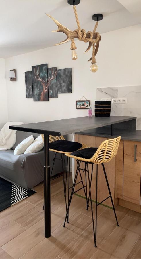 Appartement Avec Chambre Ouverte Bourg-Madame Exteriör bild