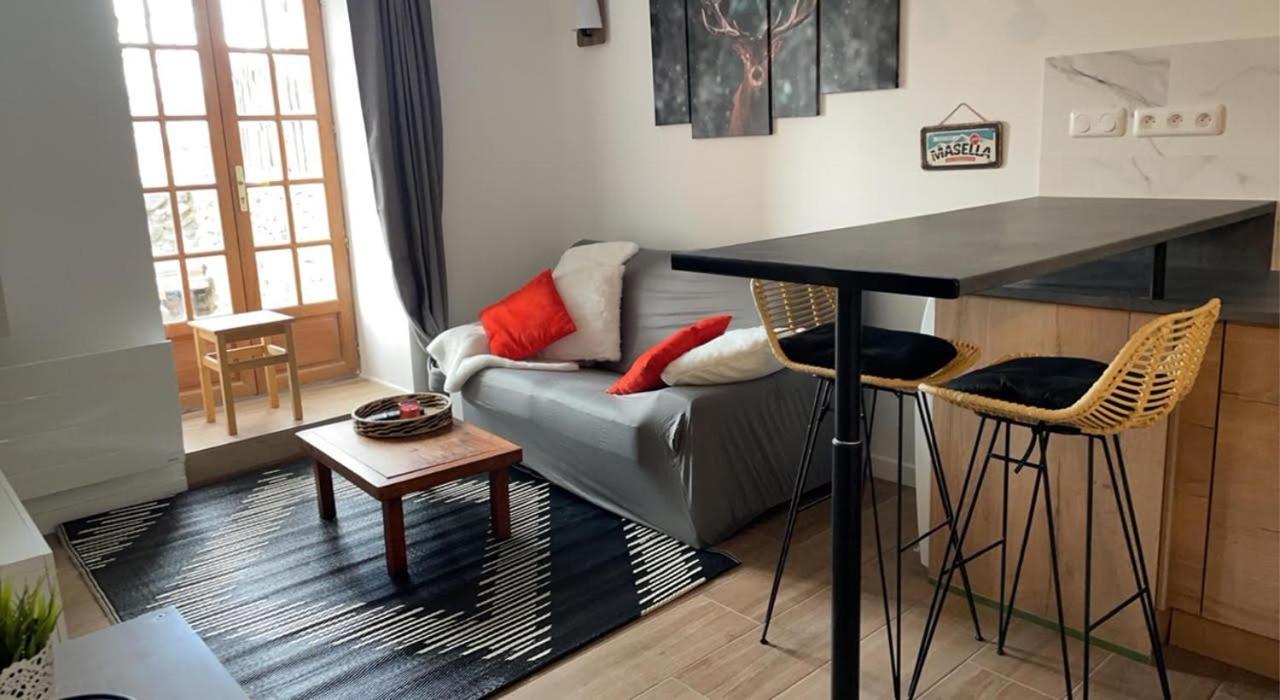 Appartement Avec Chambre Ouverte Bourg-Madame Exteriör bild
