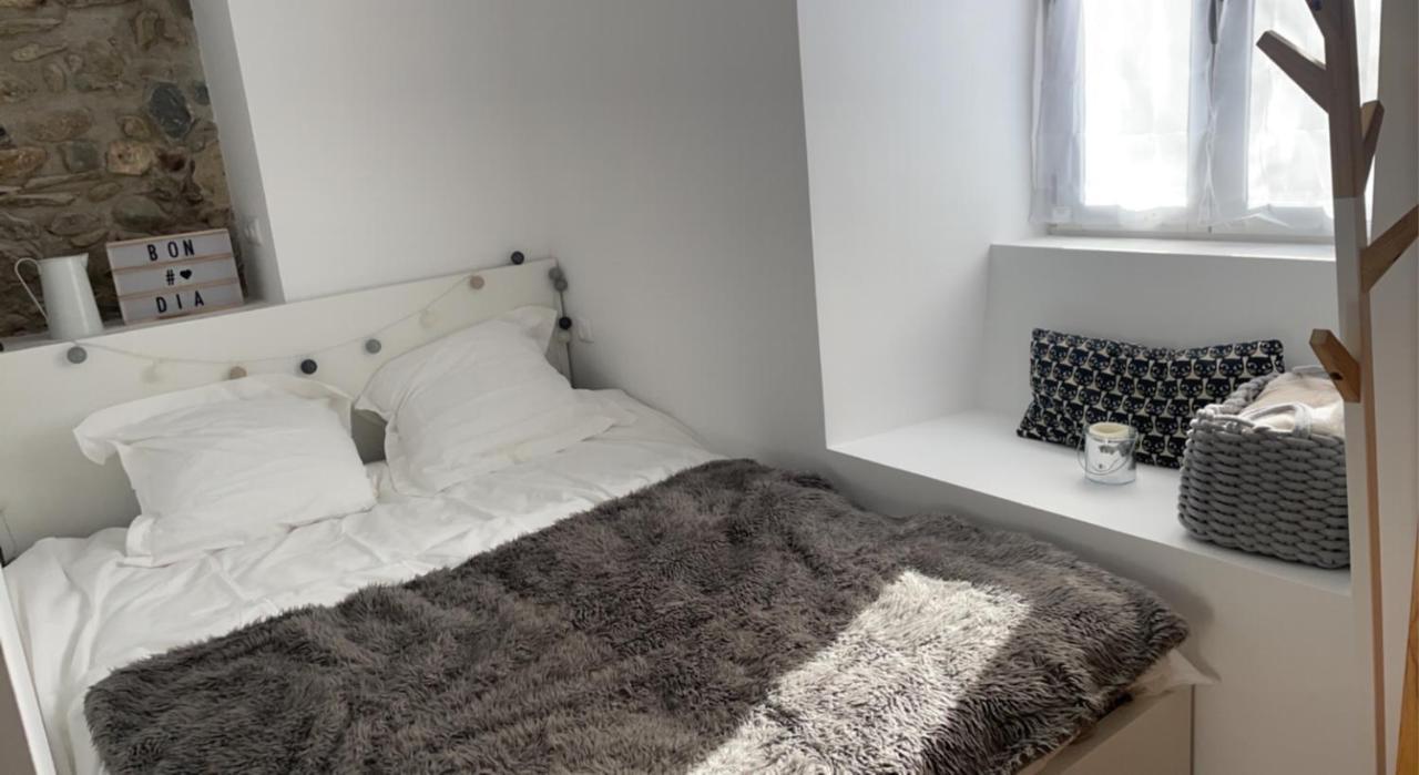 Appartement Avec Chambre Ouverte Bourg-Madame Exteriör bild
